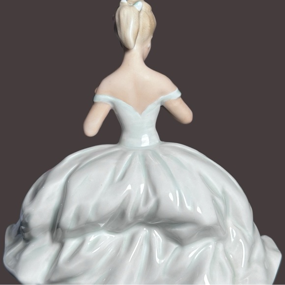 VINTAGE WALLENDORF 1764 GERMANY PORCELAIN SITTING LADY WITH FAN FIGURINE 1590/1 - Picture 6 of 16